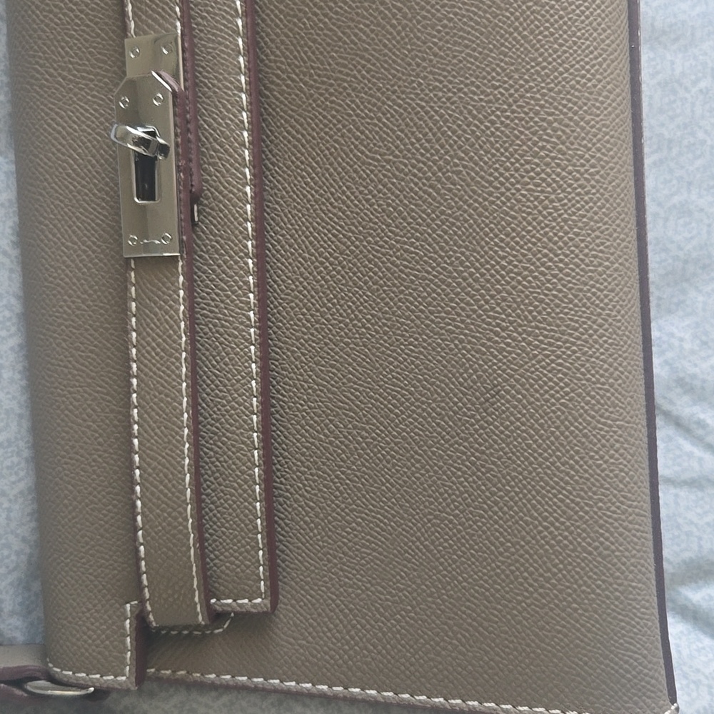 Tan Structured Leather Shoulder Bag with Metal Clasp - Picture 2 of 6